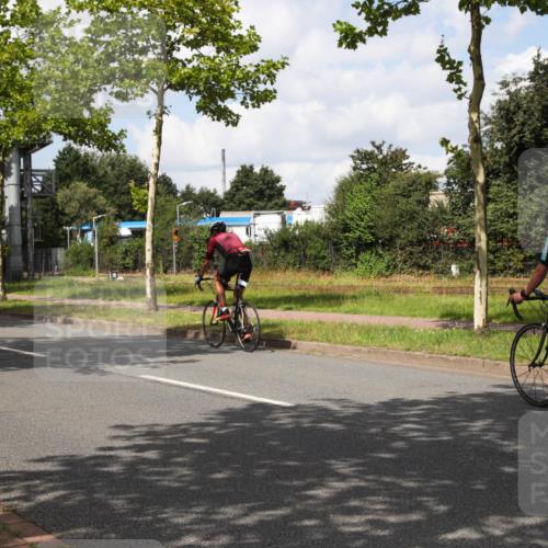 10.08.2025 - GEWOBA Citytriathlon Bremen Yannick Fuchs http://msf.ph/oto/8573018 10.08.2025 12:57:43 Radfahren 690, 720, 825, 853, 869, 1018 meine-sportfotos.de