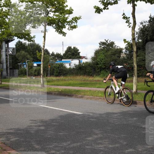 10.08.2025 - GEWOBA Citytriathlon Bremen Yannick Fuchs http://msf.ph/oto/8573102 10.08.2025 12:59:02 Radfahren 596, 602, 705, 885, 921, 1038 meine-sportfotos.de