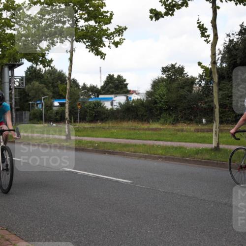 10.08.2025 - GEWOBA Citytriathlon Bremen Yannick Fuchs http://msf.ph/oto/8573128 10.08.2025 12:59:47 Radfahren 595, 614, 623, 628, 644, 698, 850, 889, 907, 934, 949, 1002 meine-sportfotos.de