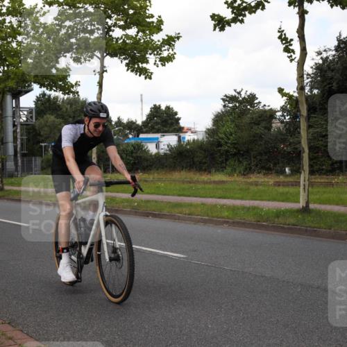 10.08.2025 - GEWOBA Citytriathlon Bremen Yannick Fuchs http://msf.ph/oto/8573141 10.08.2025 13:00:00 Radfahren 614, 623, 628, 652, 698, 835, 848, 850, 871, 889, 907, 934, 1002, 1012, 1022, 1030 meine-sportfotos.de