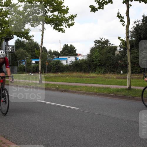 10.08.2025 - GEWOBA Citytriathlon Bremen Yannick Fuchs http://msf.ph/oto/8573147 10.08.2025 13:00:08 Radfahren 628, 652, 803, 835, 848, 871, 983, 1002, 1012, 1022, 1030 meine-sportfotos.de