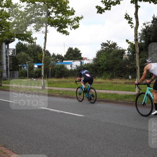10.08.2025 - GEWOBA Citytriathlon Bremen Yannick Fuchs http://msf.ph/oto/8573153 10.08.2025 13:00:13 Radfahren 652, 665, 803, 835, 848, 871, 983, 1012, 1022, 1030 meine-sportfotos.de