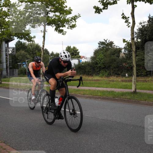 10.08.2025 - GEWOBA Citytriathlon Bremen Yannick Fuchs http://msf.ph/oto/8573181 10.08.2025 13:01:02 Radfahren 646, 669, 677, 684, 713, 837, 862, 926, 944, 1001 meine-sportfotos.de