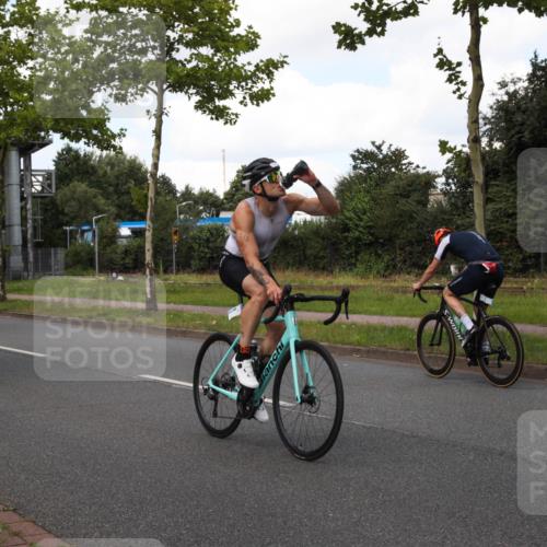 10.08.2025 - GEWOBA Citytriathlon Bremen Yannick Fuchs http://msf.ph/oto/8573184 10.08.2025 13:01:04 Radfahren 646, 669, 677, 684, 713, 837, 862, 926, 944, 1001 meine-sportfotos.de