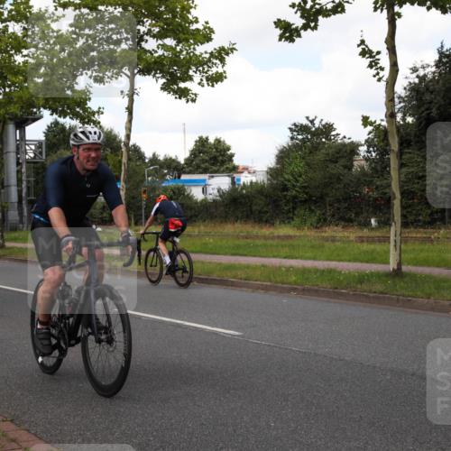 10.08.2025 - GEWOBA Citytriathlon Bremen Yannick Fuchs http://msf.ph/oto/8573186 10.08.2025 13:01:04 Radfahren 646, 669, 677, 684, 713, 837, 862, 926, 944, 1001 meine-sportfotos.de