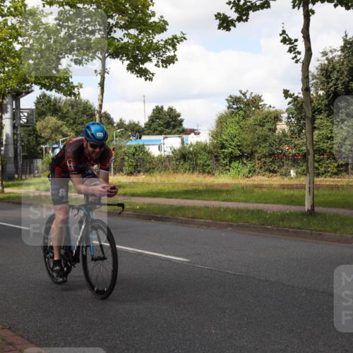10.08.2025 - GEWOBA Citytriathlon Bremen Yannick Fuchs http://msf.ph/oto/8573196 10.08.2025 13:01:32 Radfahren 608, 663, 716, 754, 800, 816, 819, 829, 851 meine-sportfotos.de