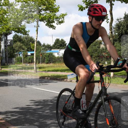 10.08.2025 - GEWOBA Citytriathlon Bremen Yannick Fuchs http://msf.ph/oto/8573279 10.08.2025 13:02:40 Radfahren 607, 647, 661, 712, 911, 955 meine-sportfotos.de