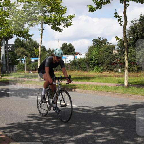 10.08.2025 - GEWOBA Citytriathlon Bremen Yannick Fuchs http://msf.ph/oto/8573288 10.08.2025 13:02:48 Radfahren 647, 661, 712, 911, 955, 1020 meine-sportfotos.de