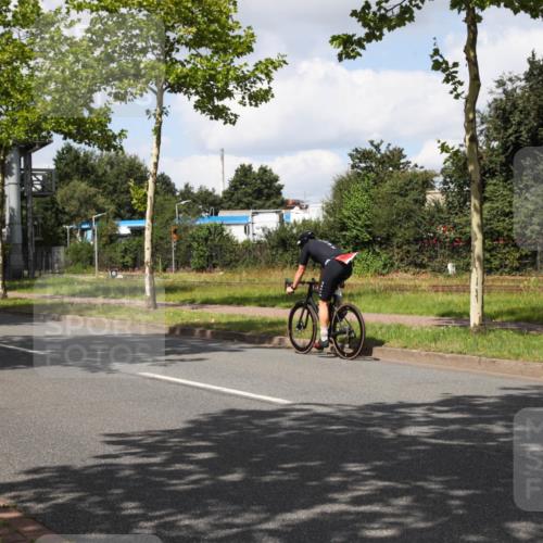 10.08.2025 - GEWOBA Citytriathlon Bremen Yannick Fuchs http://msf.ph/oto/8573292 10.08.2025 13:02:50 Radfahren 647, 661, 712, 911, 955, 1020 meine-sportfotos.de