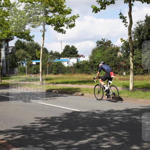 10.08.2025 - GEWOBA Citytriathlon Bremen Yannick Fuchs http://msf.ph/oto/8573302 10.08.2025 13:02:59 Radfahren 668, 693, 911, 945, 1020 meine-sportfotos.de