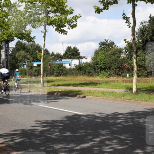10.08.2025 - GEWOBA Citytriathlon Bremen Yannick Fuchs http://msf.ph/oto/8573307 10.08.2025 13:03:01 Radfahren 668, 693, 945, 1020 meine-sportfotos.de