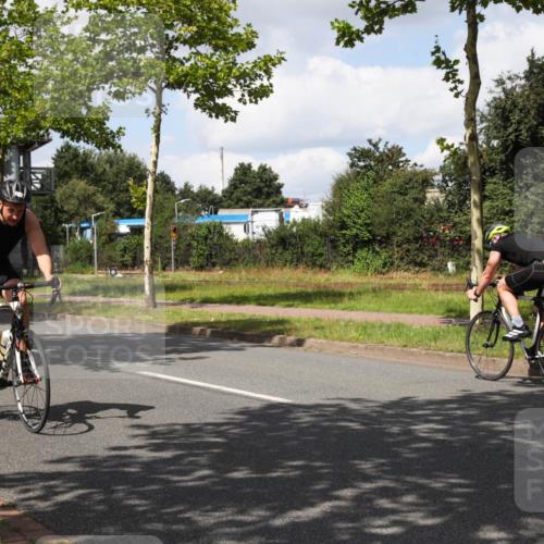 10.08.2025 - GEWOBA Citytriathlon Bremen Yannick Fuchs http://msf.ph/oto/8573313 10.08.2025 13:03:04 Radfahren 651, 668, 693, 945, 1020 meine-sportfotos.de
