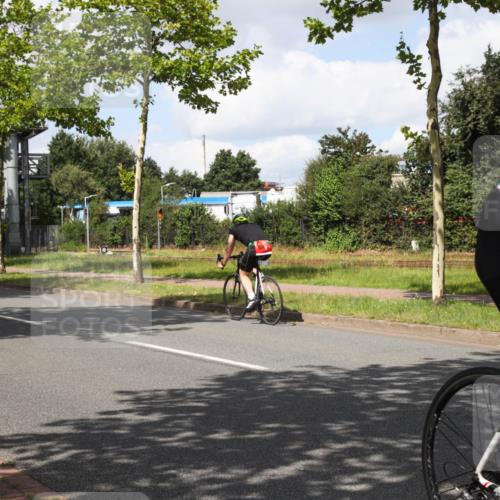 10.08.2025 - GEWOBA Citytriathlon Bremen Yannick Fuchs http://msf.ph/oto/8573315 10.08.2025 13:03:05 Radfahren 651, 668, 693, 898, 945, 1020 meine-sportfotos.de