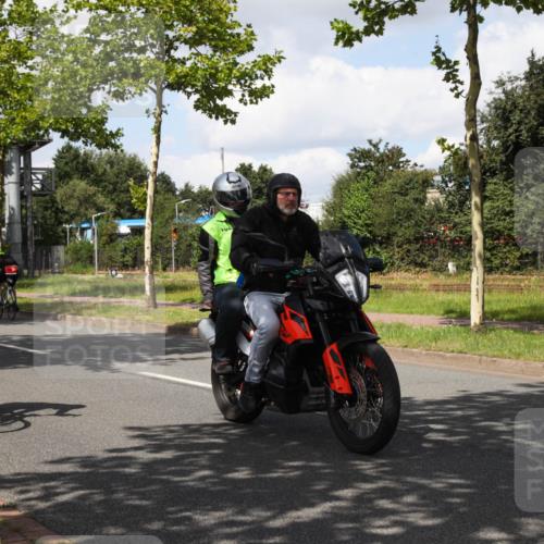 10.08.2025 - GEWOBA Citytriathlon Bremen Yannick Fuchs http://msf.ph/oto/8573316 10.08.2025 13:03:06 Radfahren 651, 668, 693, 898, 945, 1020 meine-sportfotos.de