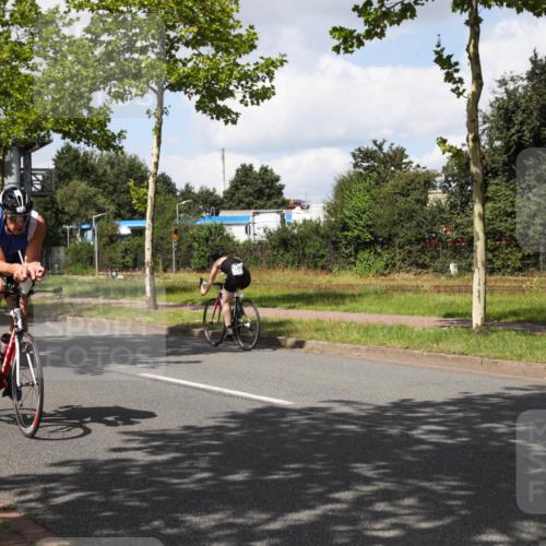 10.08.2025 - GEWOBA Citytriathlon Bremen Yannick Fuchs http://msf.ph/oto/8573334 10.08.2025 13:03:18 Radfahren 633, 651, 668, 693, 727, 748, 898, 945, 954 meine-sportfotos.de