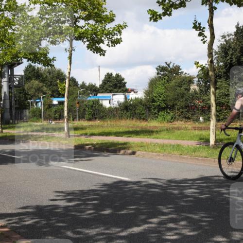 10.08.2025 - GEWOBA Citytriathlon Bremen Yannick Fuchs http://msf.ph/oto/8573345 10.08.2025 13:03:23 Radfahren 633, 651, 727, 748, 898, 954 meine-sportfotos.de