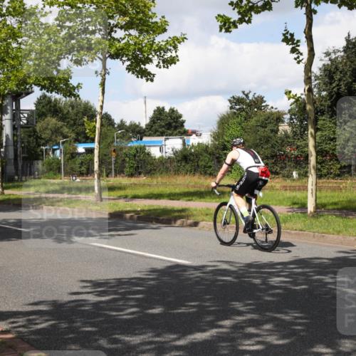 10.08.2025 - GEWOBA Citytriathlon Bremen Yannick Fuchs http://msf.ph/oto/8573346 10.08.2025 13:03:23 Radfahren 633, 651, 727, 748, 898, 954 meine-sportfotos.de