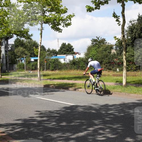 10.08.2025 - GEWOBA Citytriathlon Bremen Yannick Fuchs http://msf.ph/oto/8573359 10.08.2025 13:03:32 Radfahren 633, 727, 748, 823, 925, 954 meine-sportfotos.de