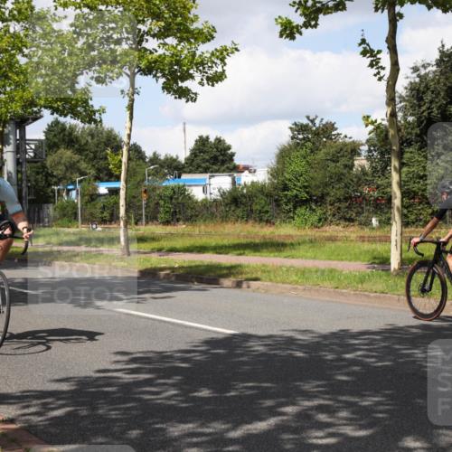 10.08.2025 - GEWOBA Citytriathlon Bremen Yannick Fuchs http://msf.ph/oto/8573411 10.08.2025 13:03:50 Radfahren 574, 676, 685, 753, 812, 823, 908, 965, 1007 meine-sportfotos.de
