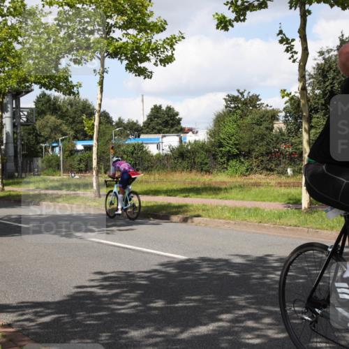 10.08.2025 - GEWOBA Citytriathlon Bremen Yannick Fuchs http://msf.ph/oto/8573449 10.08.2025 13:04:01 Radfahren 574, 576, 605, 625, 640, 676, 685, 697, 760, 786, 908, 946, 963, 965, 1007 meine-sportfotos.de