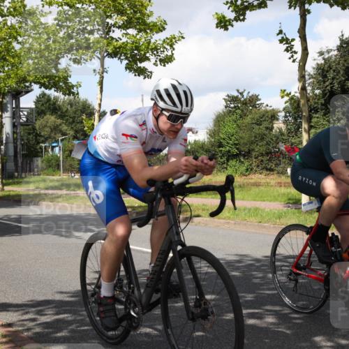 10.08.2025 - GEWOBA Citytriathlon Bremen Yannick Fuchs http://msf.ph/oto/8573463 10.08.2025 13:04:05 Radfahren 574, 576, 605, 625, 640, 676, 685, 697, 760, 769, 786, 946, 960, 963, 965, 1013, 1036 meine-sportfotos.de