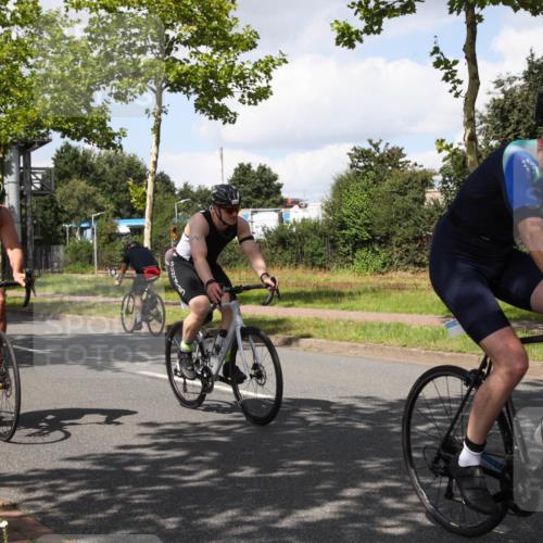 10.08.2025 - GEWOBA Citytriathlon Bremen Yannick Fuchs http://msf.ph/oto/8573480 10.08.2025 13:04:10 Radfahren 574, 576, 605, 625, 640, 685, 697, 760, 769, 786, 946, 960, 963, 1013, 1036 meine-sportfotos.de