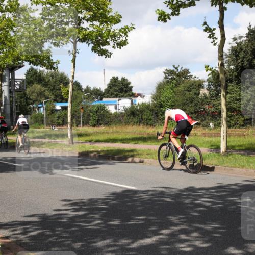 10.08.2025 - GEWOBA Citytriathlon Bremen Yannick Fuchs http://msf.ph/oto/8573512 10.08.2025 13:04:19 Radfahren 605, 625, 640, 674, 697, 760, 769, 786, 799, 875, 946, 960, 963, 1013, 1036 meine-sportfotos.de