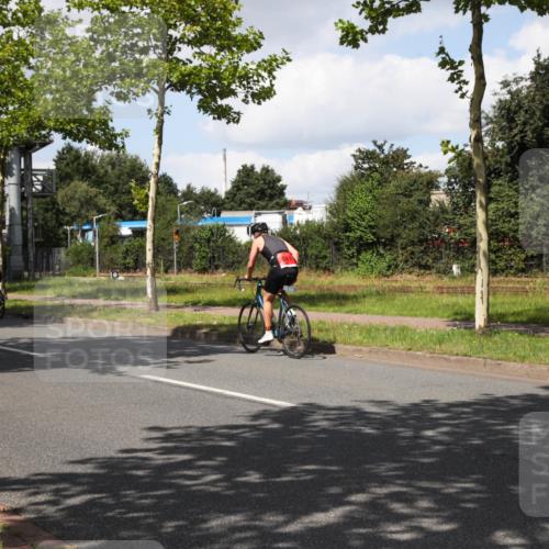 10.08.2025 - GEWOBA Citytriathlon Bremen Yannick Fuchs http://msf.ph/oto/8573545 10.08.2025 13:04:29 Radfahren 583, 674, 675, 751, 799, 808, 875, 939, 960 meine-sportfotos.de