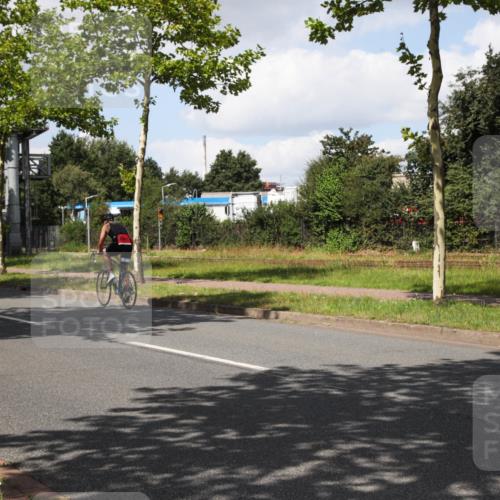 10.08.2025 - GEWOBA Citytriathlon Bremen Yannick Fuchs http://msf.ph/oto/8573547 10.08.2025 13:04:30 Radfahren 583, 674, 675, 751, 799, 808, 875, 939, 960 meine-sportfotos.de