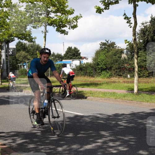 10.08.2025 - GEWOBA Citytriathlon Bremen Yannick Fuchs http://msf.ph/oto/8573561 10.08.2025 13:04:35 Radfahren 583, 674, 675, 751, 799, 808, 875, 909, 930, 939 meine-sportfotos.de