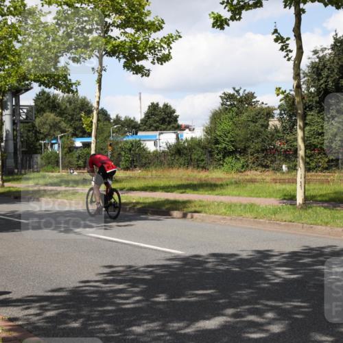 10.08.2025 - GEWOBA Citytriathlon Bremen Yannick Fuchs http://msf.ph/oto/8573572 10.08.2025 13:04:43 Radfahren 583, 629, 675, 751, 808, 875, 909, 930, 939, 951 meine-sportfotos.de