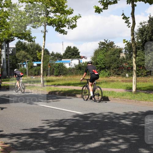 10.08.2025 - GEWOBA Citytriathlon Bremen Yannick Fuchs http://msf.ph/oto/8573576 10.08.2025 13:04:46 Radfahren 583, 629, 675, 808, 909, 929, 930, 939, 951 meine-sportfotos.de