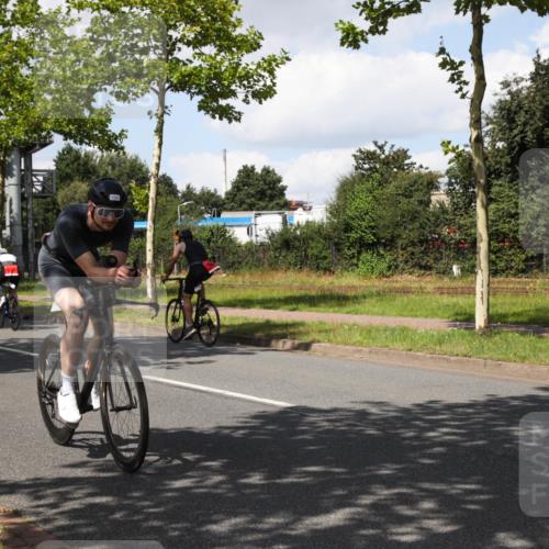 10.08.2025 - GEWOBA Citytriathlon Bremen Yannick Fuchs http://msf.ph/oto/8573588 10.08.2025 13:05:00 Radfahren 590, 629, 645, 745, 884, 929, 930, 951, 1010 meine-sportfotos.de