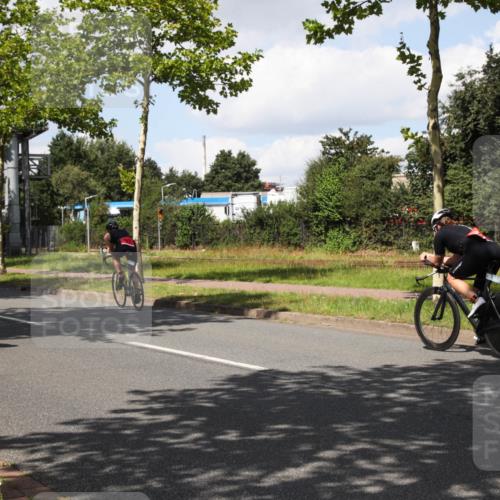 10.08.2025 - GEWOBA Citytriathlon Bremen Yannick Fuchs http://msf.ph/oto/8573596 10.08.2025 13:05:06 Radfahren 590, 645, 745, 884, 916, 928, 929, 958, 1010 meine-sportfotos.de