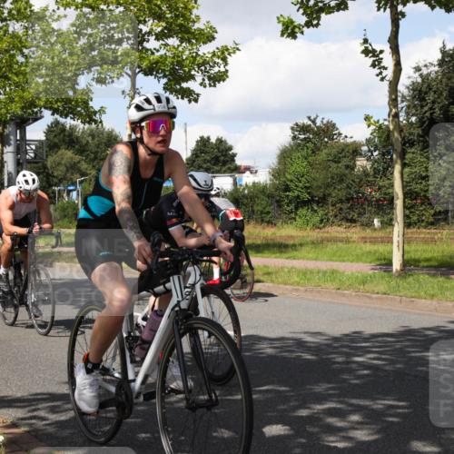 10.08.2025 - GEWOBA Citytriathlon Bremen Yannick Fuchs http://msf.ph/oto/8573606 10.08.2025 13:05:20 Radfahren 587, 622, 641, 659, 884, 916, 928, 943, 958 meine-sportfotos.de