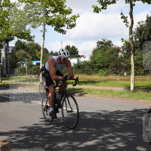 10.08.2025 - GEWOBA Citytriathlon Bremen Yannick Fuchs http://msf.ph/oto/8573607 10.08.2025 13:05:20 Radfahren 587, 622, 641, 659, 884, 916, 928, 943, 958 meine-sportfotos.de