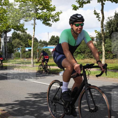 10.08.2025 - GEWOBA Citytriathlon Bremen Yannick Fuchs http://msf.ph/oto/8573630 10.08.2025 13:05:47 Radfahren 573, 615, 616, 627, 630, 746, 767, 793, 809, 857, 876, 897, 981 meine-sportfotos.de