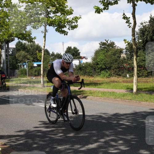 10.08.2025 - GEWOBA Citytriathlon Bremen Yannick Fuchs http://msf.ph/oto/8573631 10.08.2025 13:05:48 Radfahren 573, 615, 616, 627, 630, 746, 767, 793, 809, 857, 876, 897, 981 meine-sportfotos.de