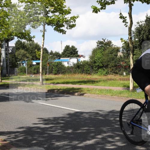 10.08.2025 - GEWOBA Citytriathlon Bremen Yannick Fuchs http://msf.ph/oto/8573632 10.08.2025 13:05:48 Radfahren 573, 615, 616, 627, 630, 746, 767, 793, 809, 857, 876, 897, 981 meine-sportfotos.de
