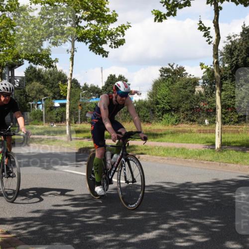 10.08.2025 - GEWOBA Citytriathlon Bremen Yannick Fuchs http://msf.ph/oto/8573634 10.08.2025 13:05:52 Radfahren 573, 616, 630, 746, 767, 793, 857, 948, 981 meine-sportfotos.de