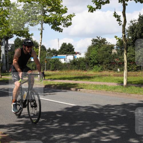 10.08.2025 - GEWOBA Citytriathlon Bremen Yannick Fuchs http://msf.ph/oto/8573637 10.08.2025 13:05:55 Radfahren 573, 616, 630, 767, 793, 857, 948, 981 meine-sportfotos.de