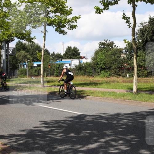 10.08.2025 - GEWOBA Citytriathlon Bremen Yannick Fuchs http://msf.ph/oto/8573649 10.08.2025 13:06:04 Radfahren 573, 630, 682, 741, 767, 793, 857, 918, 948, 962, 981 meine-sportfotos.de