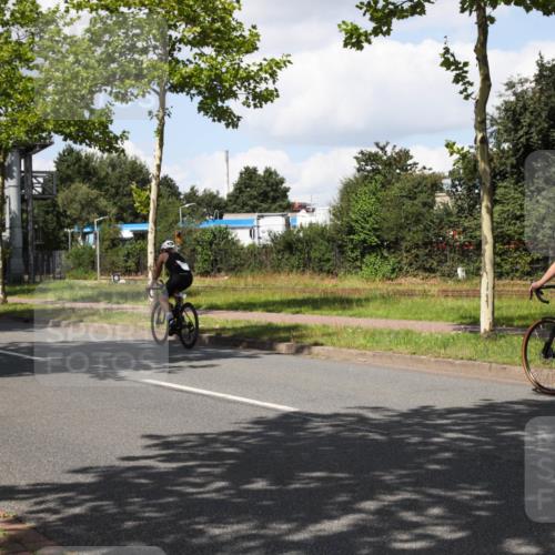 10.08.2025 - GEWOBA Citytriathlon Bremen Yannick Fuchs http://msf.ph/oto/8573650 10.08.2025 13:06:04 Radfahren 573, 630, 682, 741, 767, 793, 857, 918, 948, 962, 981 meine-sportfotos.de