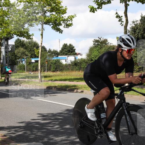 10.08.2025 - GEWOBA Citytriathlon Bremen Yannick Fuchs http://msf.ph/oto/8573652 10.08.2025 13:06:07 Radfahren 573, 630, 682, 741, 767, 918, 948, 962, 981 meine-sportfotos.de
