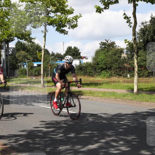 10.08.2025 - GEWOBA Citytriathlon Bremen Yannick Fuchs http://msf.ph/oto/8573655 10.08.2025 13:06:12 Radfahren 682, 741, 918, 948, 962, 1026 meine-sportfotos.de