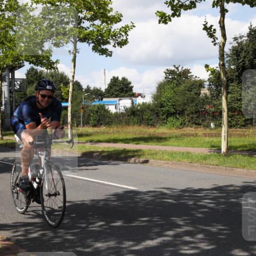 10.08.2025 - GEWOBA Citytriathlon Bremen Yannick Fuchs http://msf.ph/oto/8573674 10.08.2025 13:06:35 Radfahren 621, 655, 699, 732, 788, 840, 856, 914, 927, 1026 meine-sportfotos.de