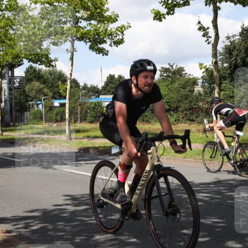 10.08.2025 - GEWOBA Citytriathlon Bremen Yannick Fuchs http://msf.ph/oto/8573681 10.08.2025 13:06:42 Radfahren 621, 638, 655, 679, 699, 732, 788, 867, 914, 927 meine-sportfotos.de