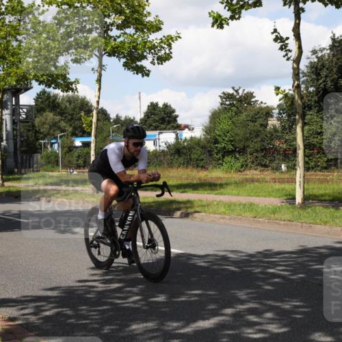 10.08.2025 - GEWOBA Citytriathlon Bremen Yannick Fuchs http://msf.ph/oto/8573686 10.08.2025 13:06:51 Radfahren 638, 679, 699, 732, 867, 914 meine-sportfotos.de