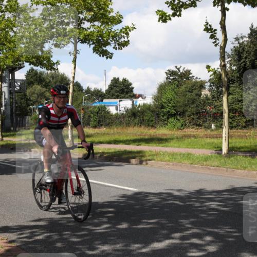 10.08.2025 - GEWOBA Citytriathlon Bremen Yannick Fuchs http://msf.ph/oto/8573775 10.08.2025 13:08:34 Radfahren 551, 552, 692, 702, 768, 824, 836, 855, 859, 968, 980, 1016 meine-sportfotos.de