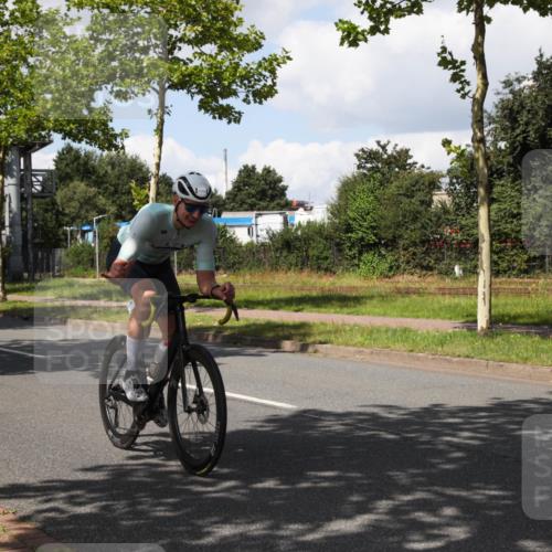 10.08.2025 - GEWOBA Citytriathlon Bremen Yannick Fuchs http://msf.ph/oto/8573801 10.08.2025 13:09:17 Radfahren 735, 822, 973, 977, 1006 meine-sportfotos.de